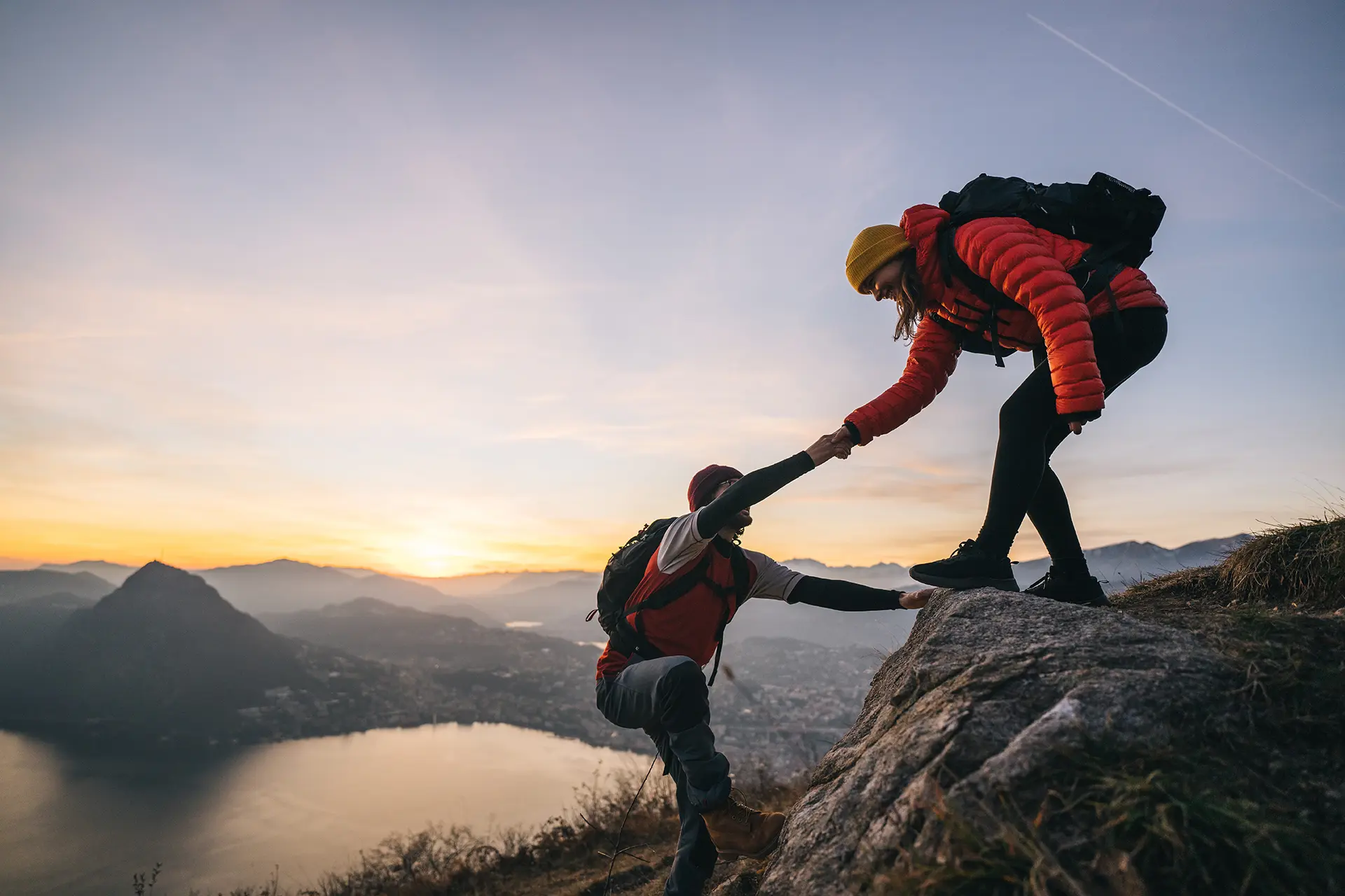 serenova-couple-mountain-climbwebp