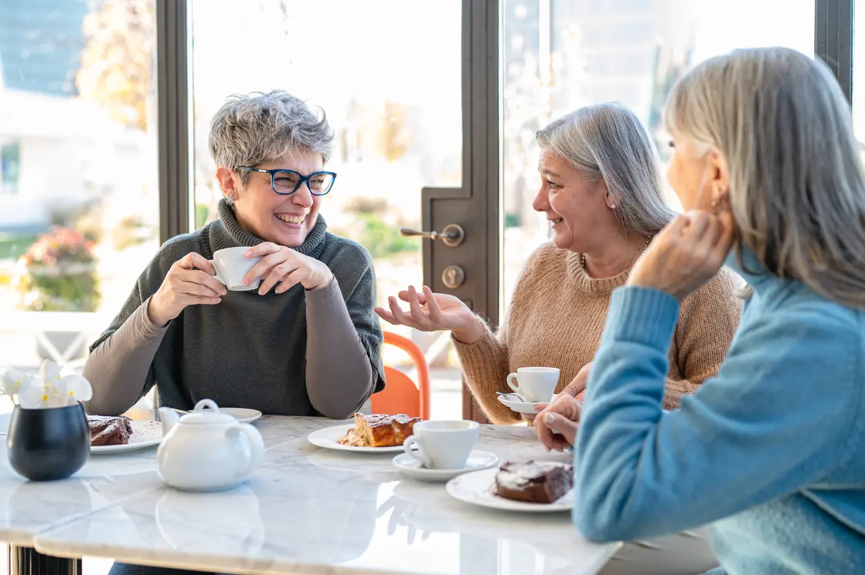 serenova-mature-woman-enjoying-coffee-with-friends serenova-mature-woman-enjoying-coffee-with-friends